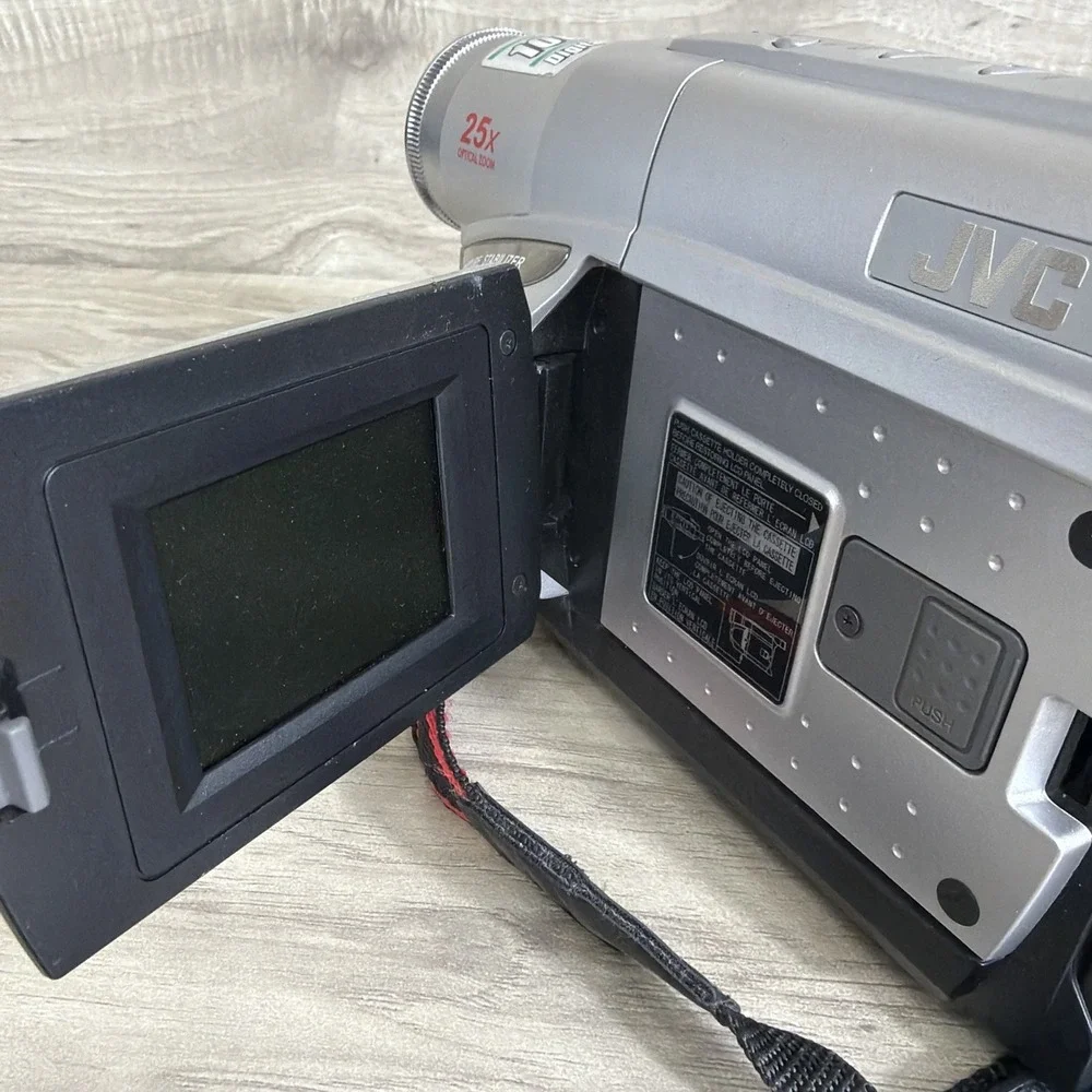 JVC GR-SXM37U S-VHS Camcorder 25x Optical 1000x Digital Zoom Untested